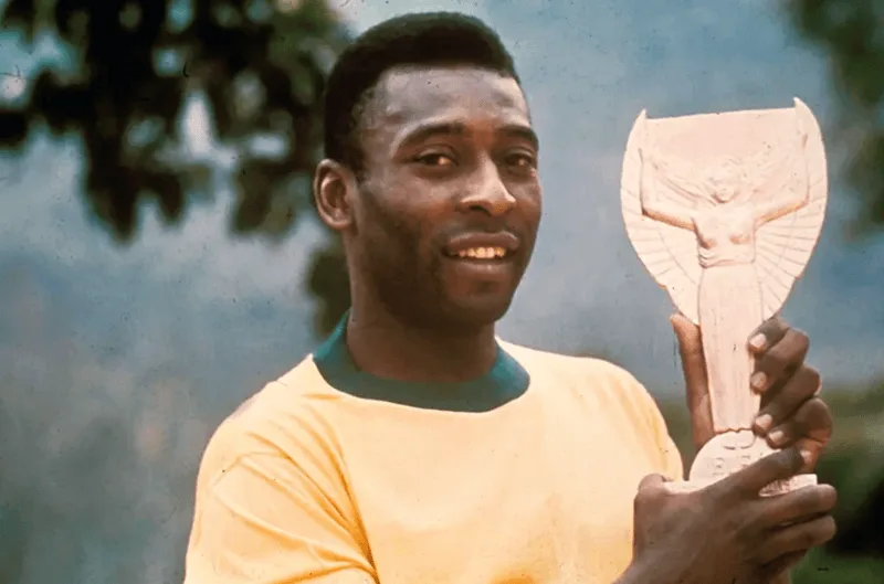 Vua bóng đá Pelé là cầu thủ duy nhất trong lịch sử sở hữu 3 chức vô địch World Cup vĩ đại.