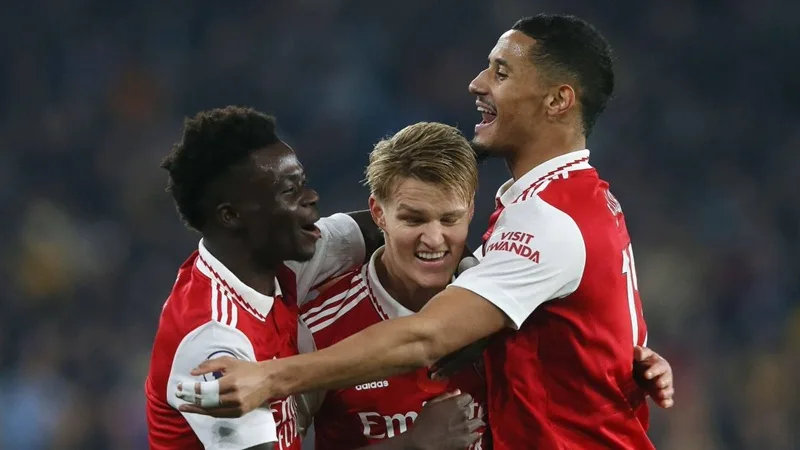 Bộ ba trụ cột Martin Odegaard, Bukayo Saka và William Saliba tỏa sáng rực rỡ.