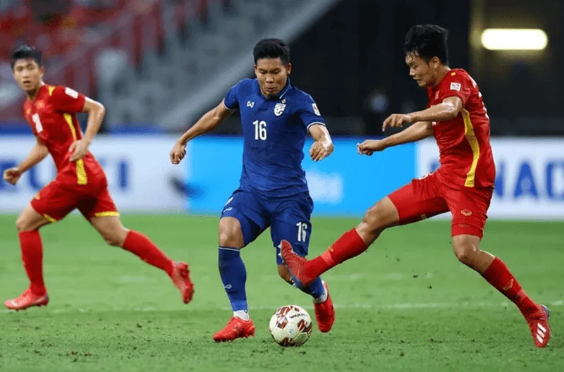 Kích thước sân và khung thành bóng đá 11 người phải tuân thủ nghiêm ngặt theo tiêu chuẩn của FIFA.