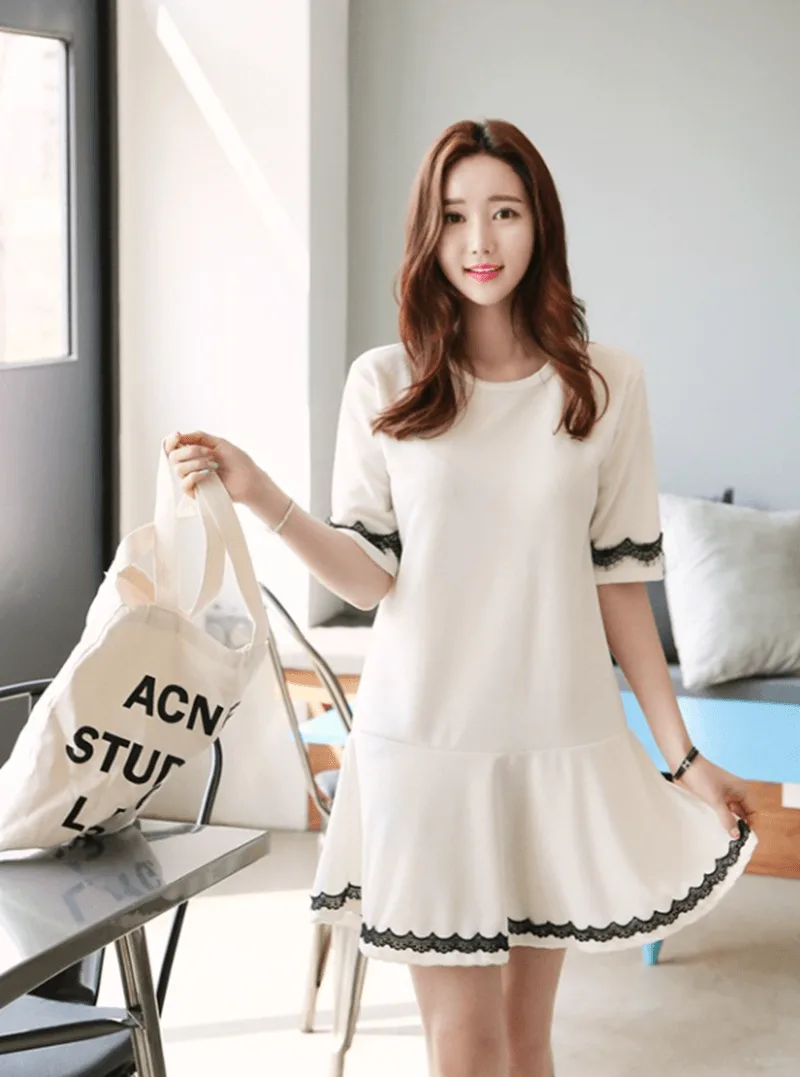 Váy suông hạ eo phong cách trẻ trung là lựa chọn váy giấu bụng hiệu quả cho chị em.