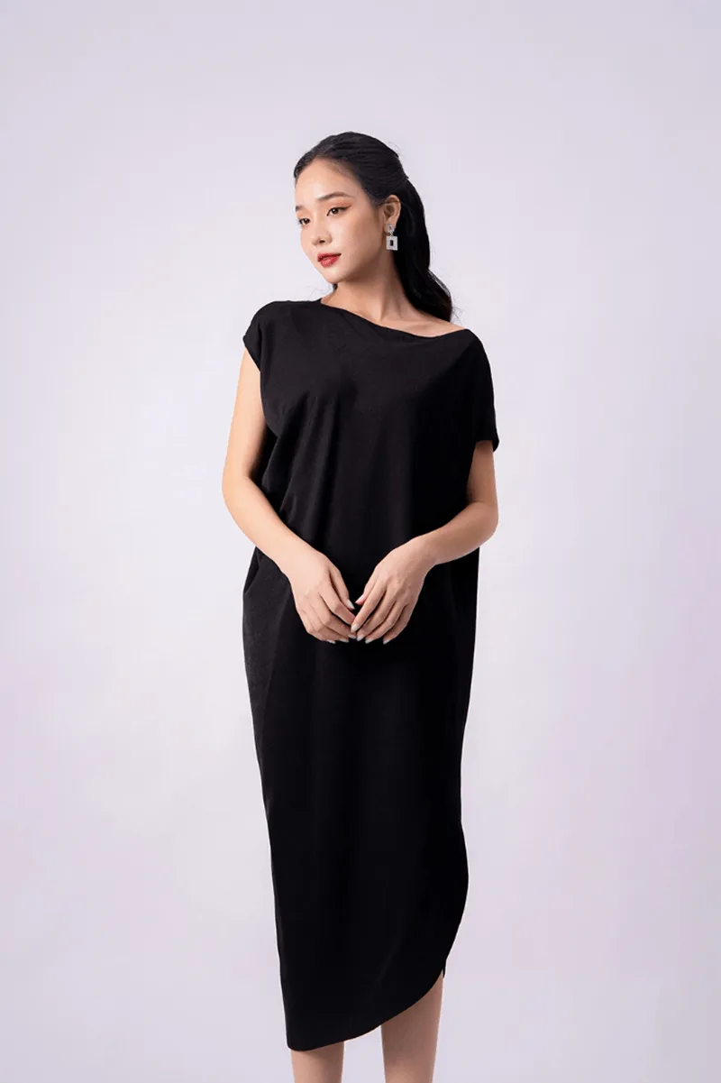Mẹo phối đầm suông cho người béo bụng cùng áo khoác dáng dài giúp xé nhỏ bề ngang vòng eo.