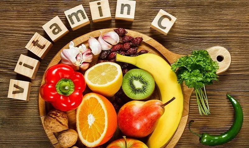 Bổ sung trái cây giàu Vitamin C, Kẽm và giữ vệ sinh mụn nước sạch sẽ giúp người bệnh mau chóng phục hồi.